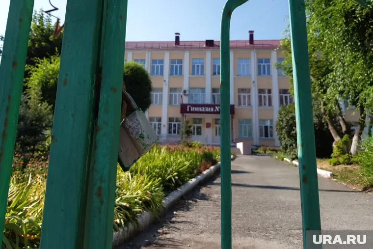 Родители смогу провожать своих детей только до калитки