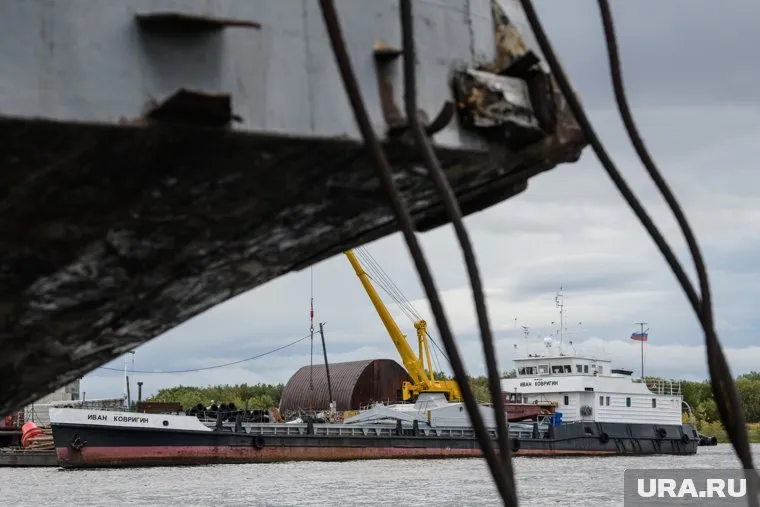 На Оби поднялся сильный ветер, движение паромов остановили