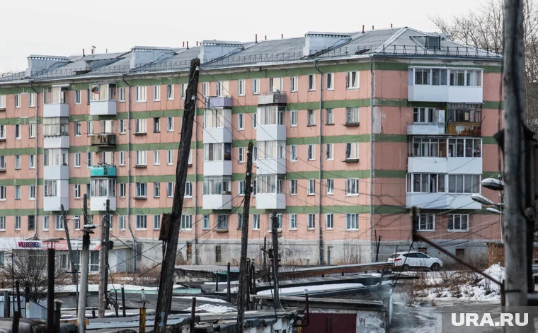 Крыша пятиэтажного дома проломилась во время капитального ремонта