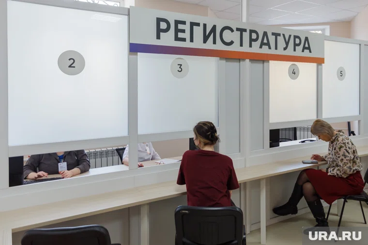 В России отложили полный переход на электронные медкнижки
