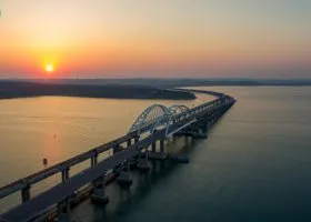 Больше тысячи автомобилей собрались в пробке у Крымского моста