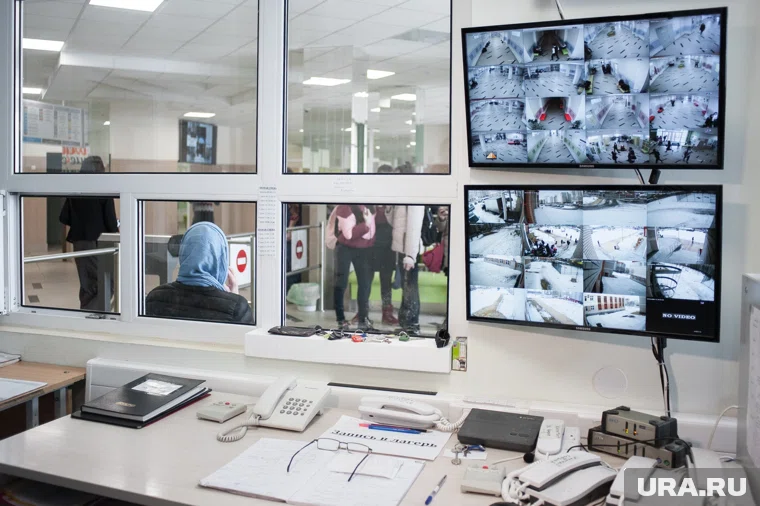 Охрана в школах Екатеринбурга получает меньше, чем в области 