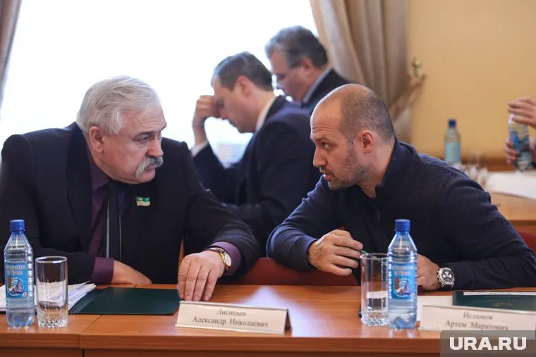 Виктор Дударев (слева) зарегистрирован кандидатом на праймериз ЕР