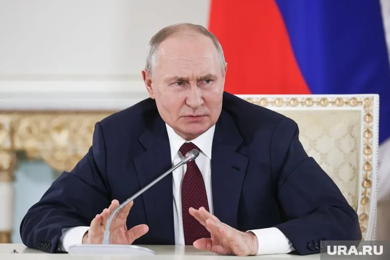 Владимир Путин уточнил, что БРИКС воюет только с теми, кто подменяет международное право