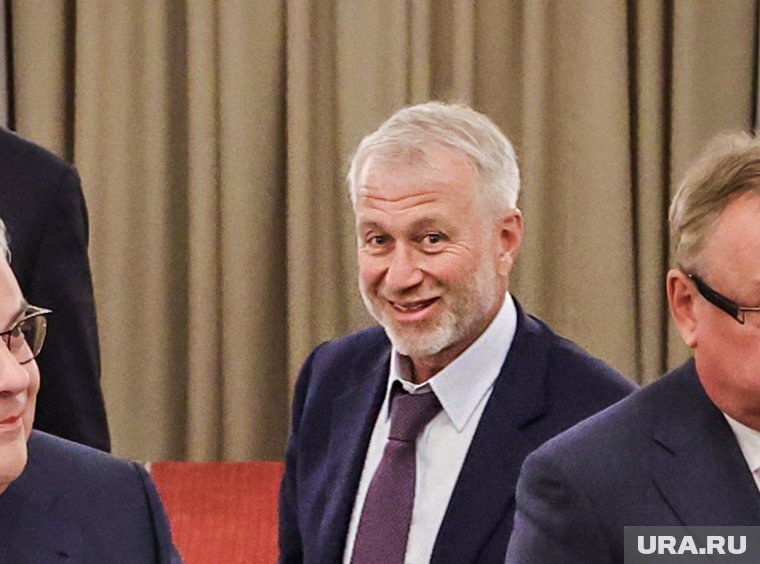 Guardian: Абрамовича заподозрили в отмывании миллиардов на сделке с «Сибнефтью»