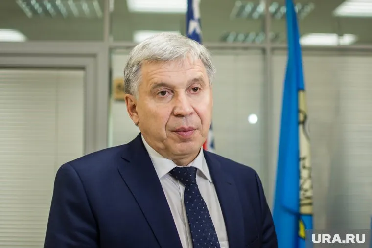 Замгубернатора Ямала Александр Мажаров сам был на месте образования новой воронки вместе с гендиректором "Ямал СПГ"  Евгением Котом