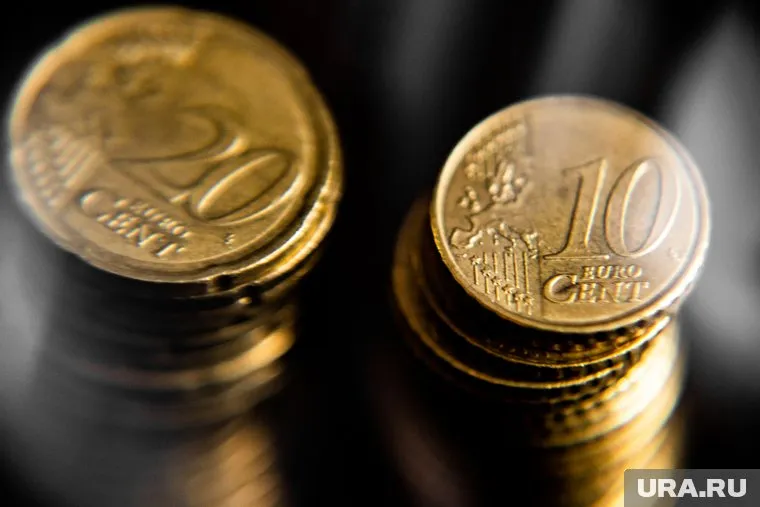 Евро опустился ниже 96 рублей