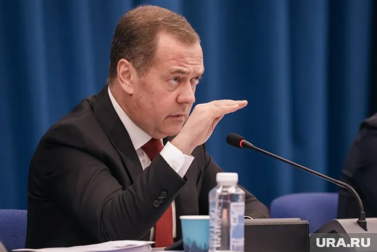 Политик отметил, что за свою историю Россия неоднократно сталкивалась с тяжелыми испытаниями и всегда выходила из них с честью