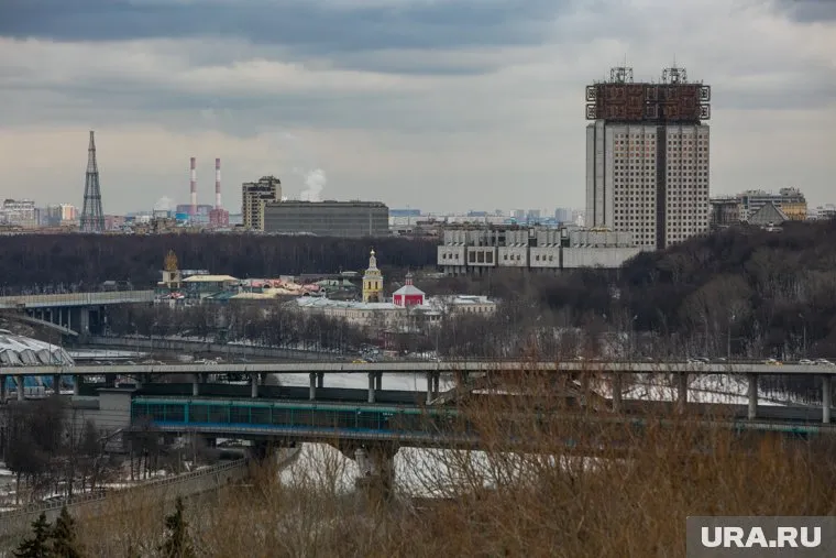 На Воробьевых горах потушили пожар на стройке