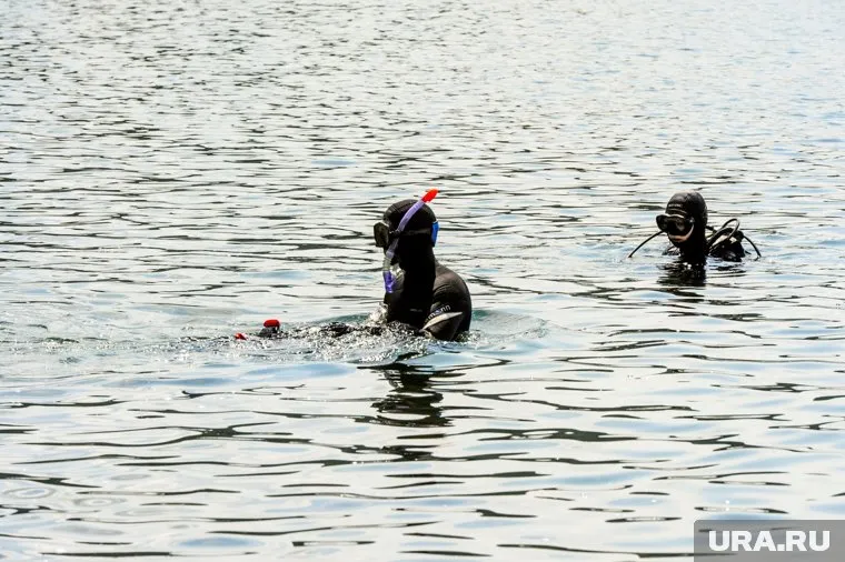 Водолазы нашли тело утонувшего подростка