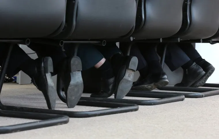 Врио губернатора Решетников в Кудымкаре. Пермь, чиновники, ноги под столом, министры, ноги