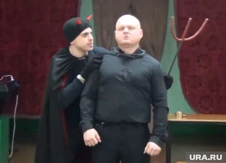 Герой решает сложный нравственный вопрос