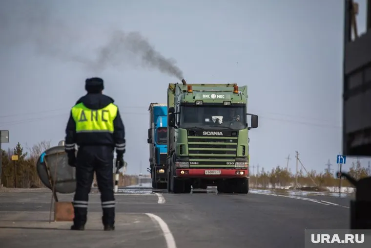 Движение для грузового транспорта закрыли до 18:00 23 ноября