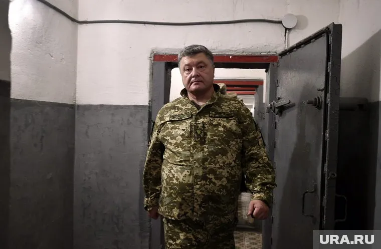 Петр Порошенко в день первого тура выборов посетил храм вместе с Александром Турчиновым