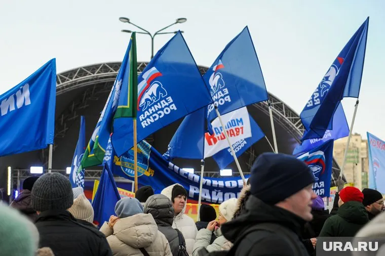 Официально в «Единой России» предлагают подождать предварительного голосования