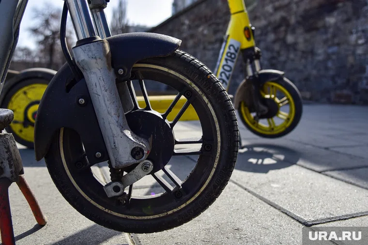Предполагается, что люди смогут получить права категории «М» по упрощенной схеме для управления электросамокатом