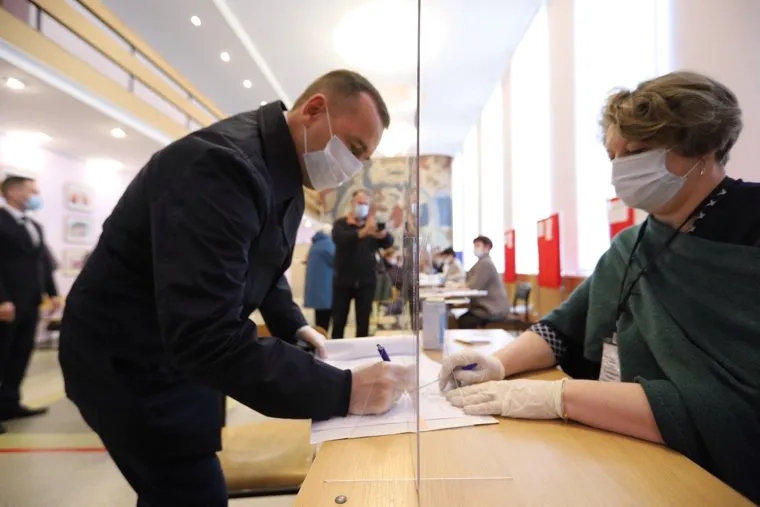 Шумков голосует. Курган 