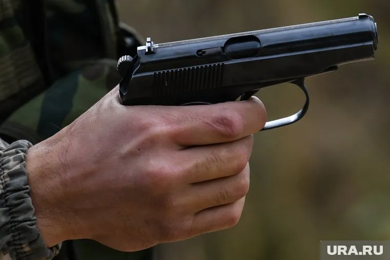 Выстрелы в одном из дворов на улице Ворошилова предположительно были произведены из сигнального пистолета