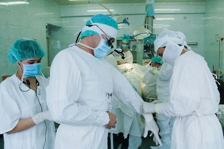 Больница. Операция сердце. Аортокоронарное шунтирование. Медицина. Хирургия. Врач. Челябинск