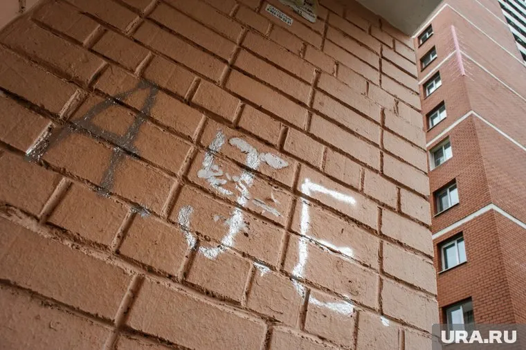 Агрессивные подростки стали придираться к учителю, используя блатной сленг