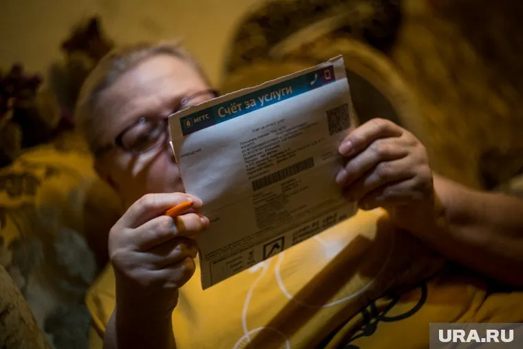 Власти считают, что долги россиян за «коммуналку» образовались из-за неумения экономить свет и воду