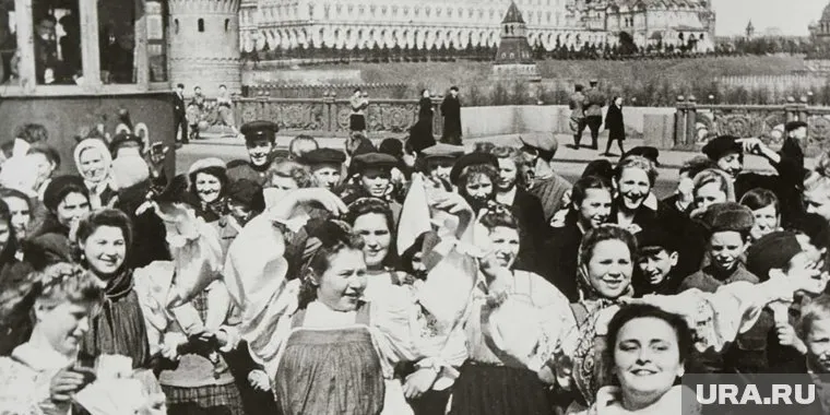 На кадрах можно увидеть, как в столице праздновали День Победы 75 лет назад