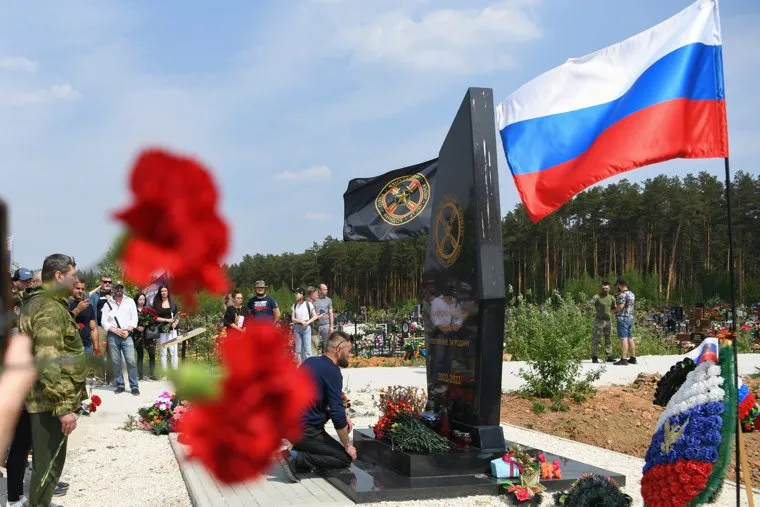 Аллея героев ЧВК Вагнер на Северном кладбище города Березовский. Свердловская область
