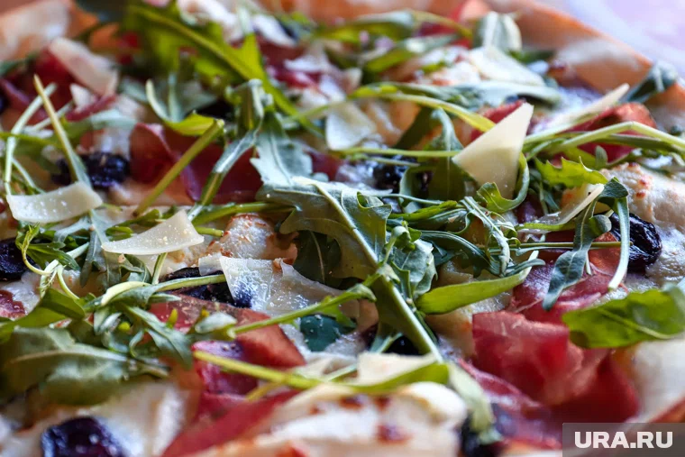 Кафе было известно неаполитанской пиццей из дровяной печи