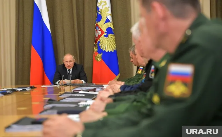 О необходимости создания защиты от гиперзвукового оружия Владимир Путин заявил на совещании по ОПК
