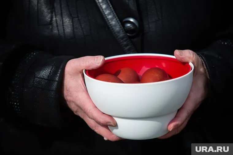 Существует несколько способов покрасить пасхальные яйца без химии