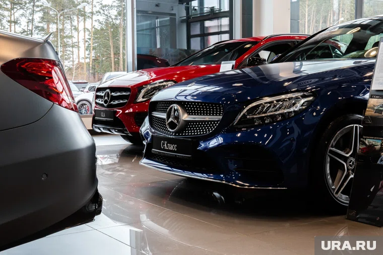 У Mercedes, BMW и Porsche мощные двигатели, что сделает их ввоз по новым правилам ощутимо дороже, отметил Александр Климнов