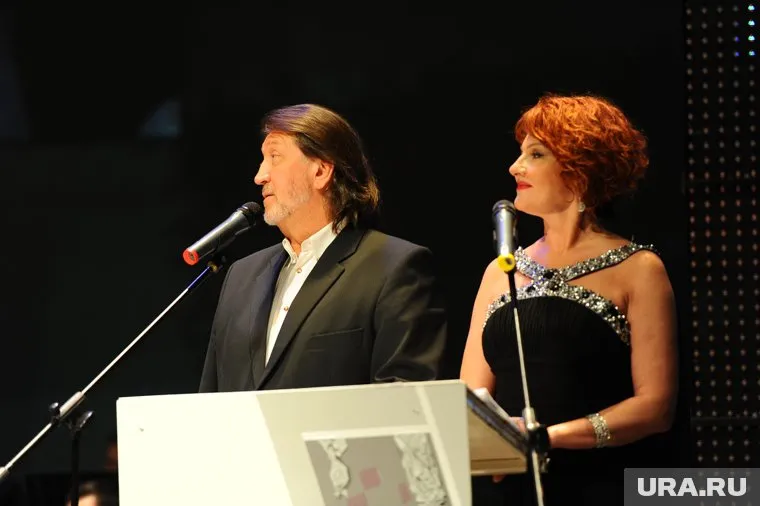 Ведущими церемонии будут знаменитый бард и актриса Марина Есипенко