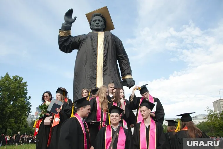 Преподаватель извинился и больше не общается с прессой