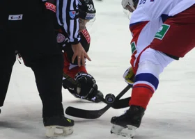 Российским хоккеистам придумали наказание за пренебрежение к канадскому гимну