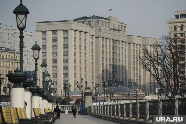 В Госдуме распрощались с двумя депутатами