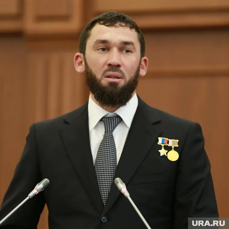 Представитель банка отказал ему, несмотря на угрозы. Вскоре его объявили в федеральный розыск