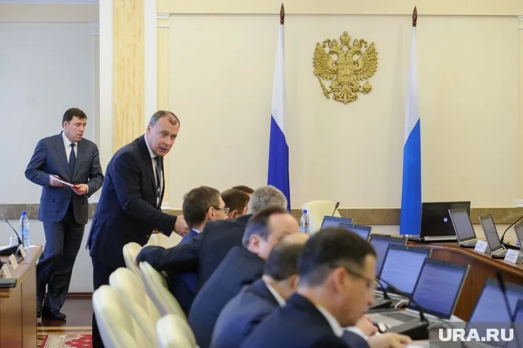 Алексей Орлов (второй слева) две недели был за «старшего» в области