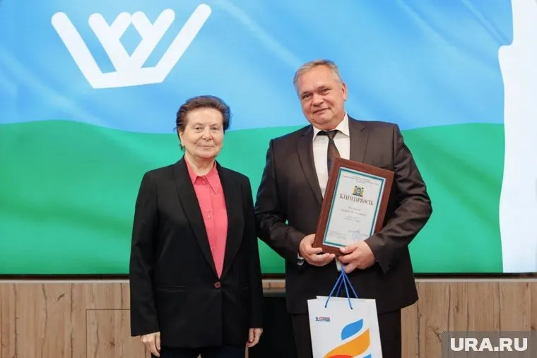 Нефтяники получили награды в преддверии профессионального праздника