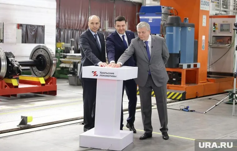 Паслер, Алиханов и Леш запустили процесс сварки первого кузова по нажатию кнопки