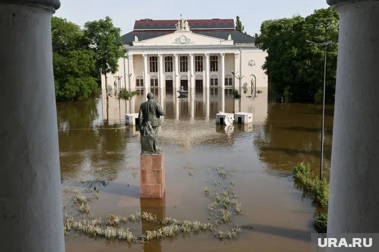 Владимир Леонтьев заявил, что есть риск заражения воды из-за затопленного кладбища
