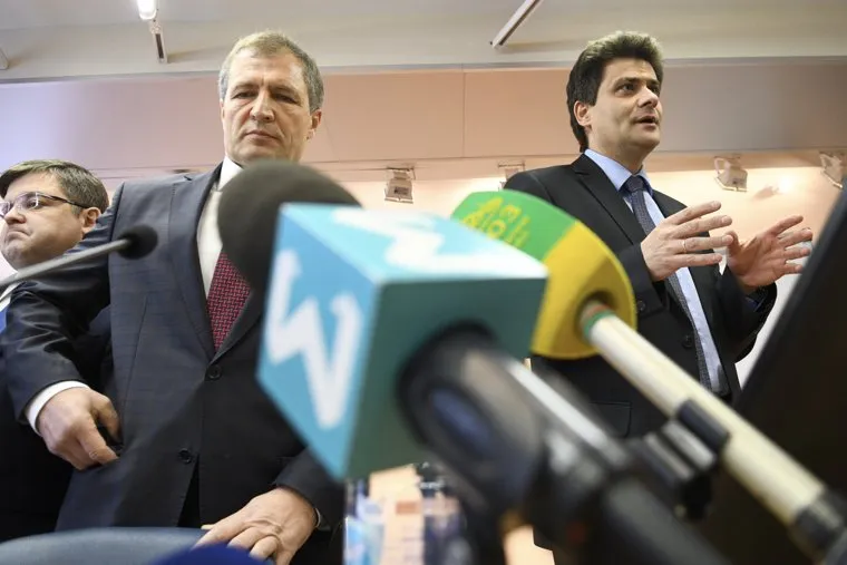 Встреча депутатов гордумы со сторонниками и противниками храма в сквере. Екатеринбург