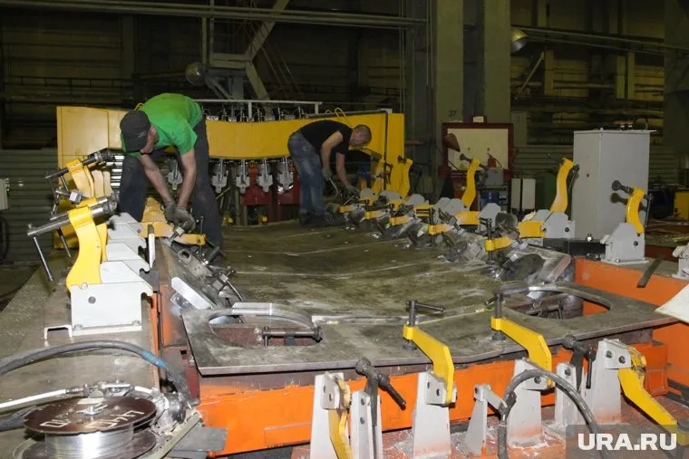 В некоторых цехах «КМЗ» для людей не осталось работы