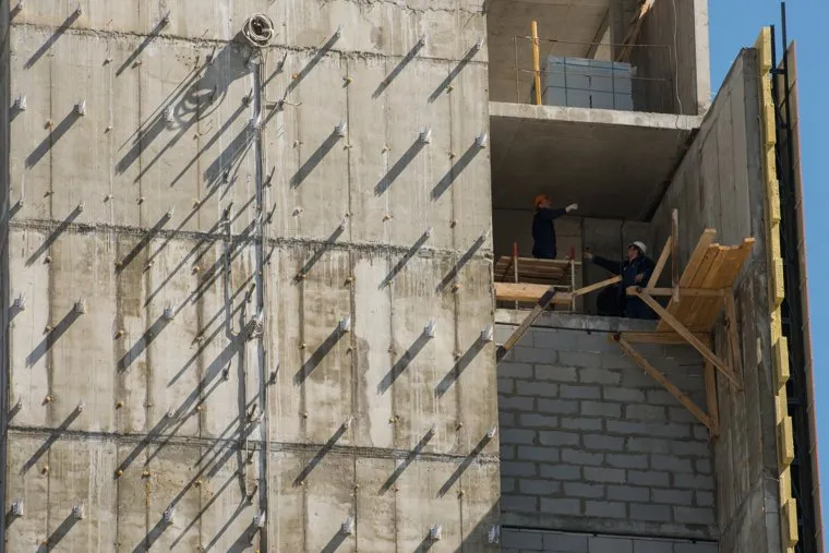 Здание строящейся гостиницы возле Екатеринбург-Арены, строительство, новый дом