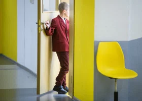 Классы по пять человек, отказ от оценок и сталинские учебники: что предлагают частные школы Екатеринбурга