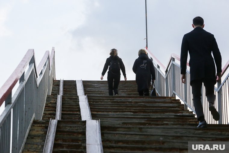 В Тюмени отремонтируют переход через ж/д пути и сделают лифты за 70 миллионов рублей