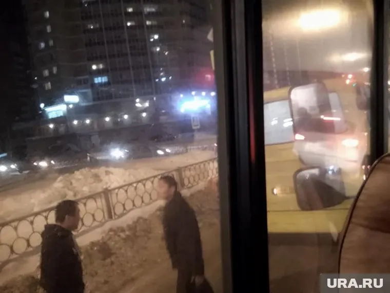 Разнимать дерущихся водителей вышли кондукторы маршруток