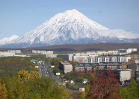Один погиб, второй в тяжелом состоянии: что известно о судьбе туристов, сорвавшихся на вулкане Вилючинский