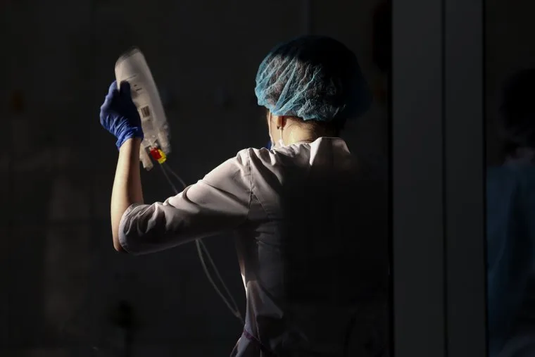 Депутат областной думы Александр Ильтяков в центре переливания крови. Курган 