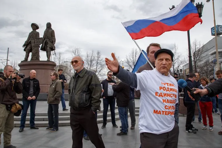 Митинг-акция #Надоел от «Открытой России». Екатеринбург, площадь труда, за путина, памятник, татищев и де генин