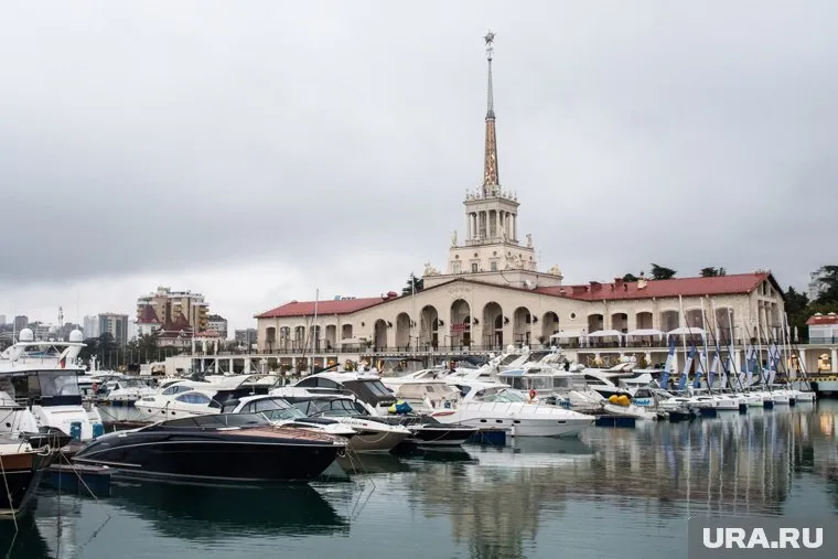 В Сочи, как и на других российских курортах, море гораздо холоднее, чем в Турции